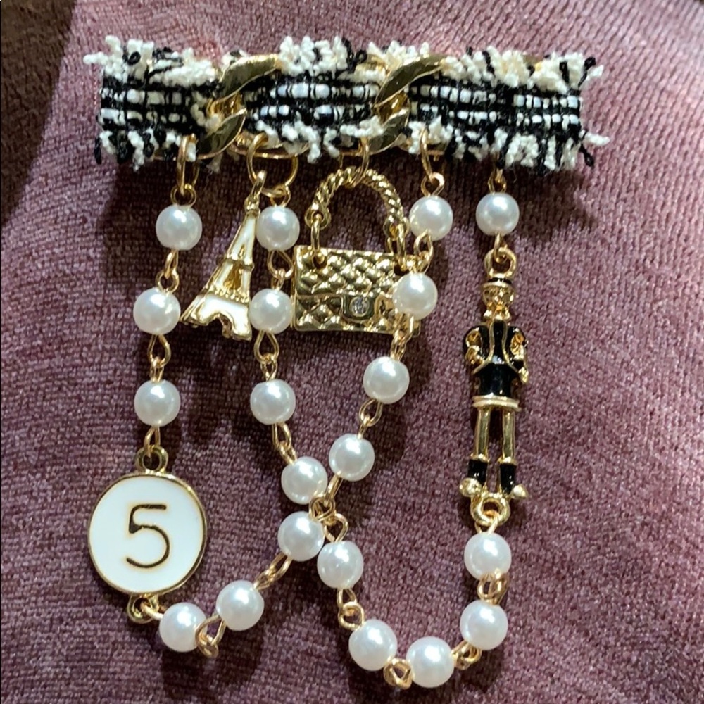 Chic Gold & Pearl Number 5 Brooch - Paris-Inspired Fashion Pin